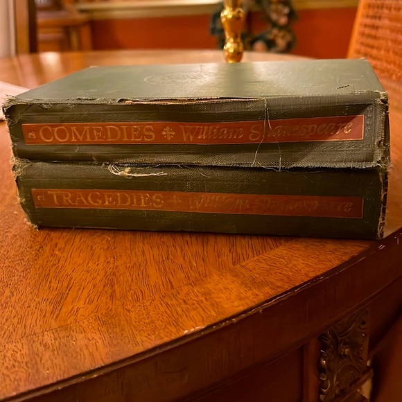 Vintage Set of 2 William Shakespeare Comedies and Tragedies 1944 - Picture 4 of 4
